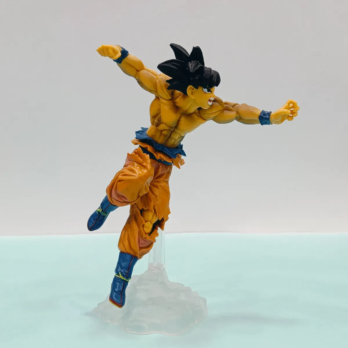 Goku Action Figure 19.5 cm Dynamic Battle Pose Anime